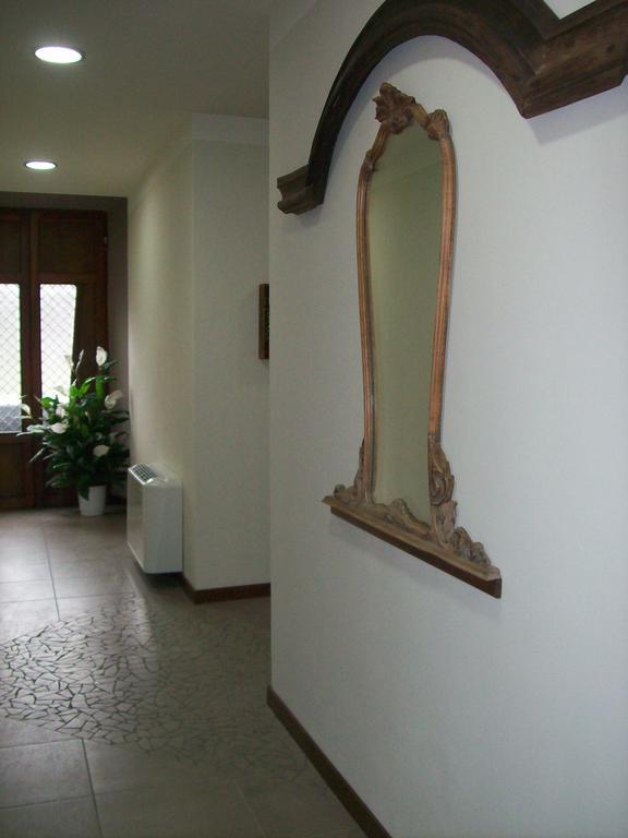 La Bottega Del Falegname Vanzaghello Bagian luar foto