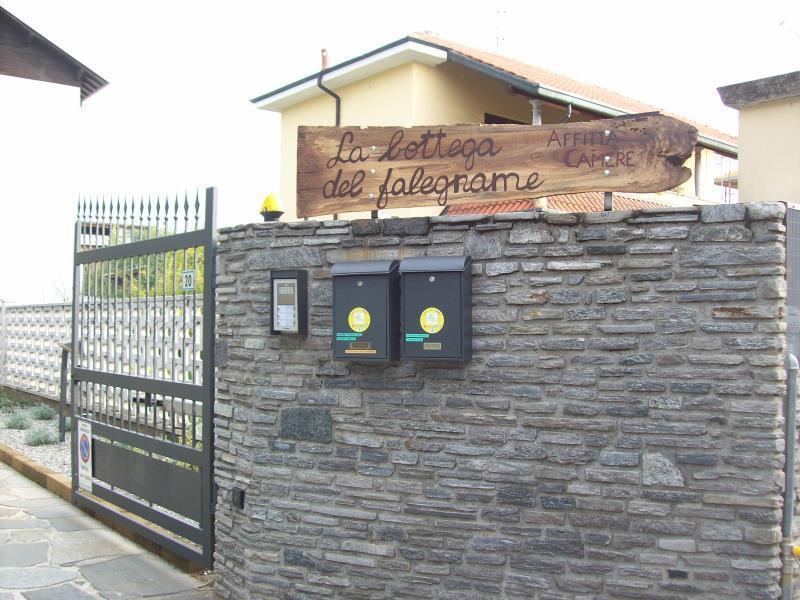 La Bottega Del Falegname Vanzaghello Bagian luar foto